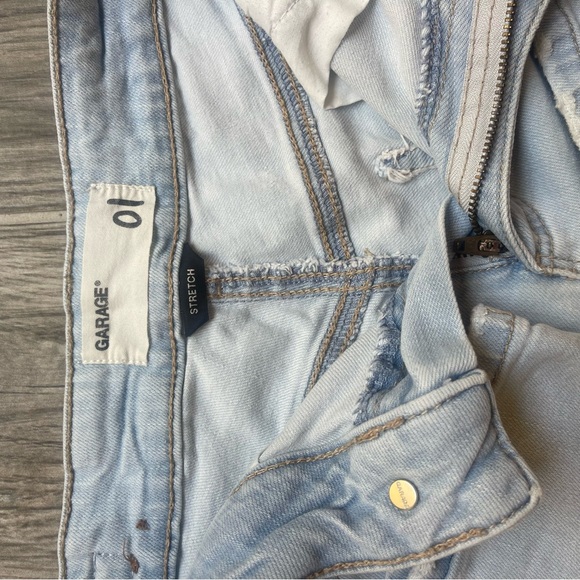 Light wash Ripped Jeans - Picture 3 of 5